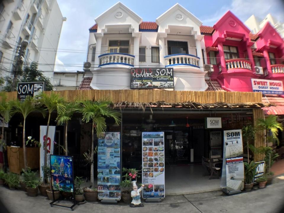 Som Guesthouse Patong Buitenkant foto