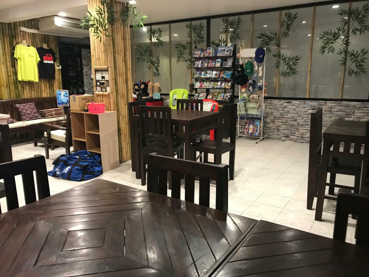 Som Guesthouse Patong Buitenkant foto