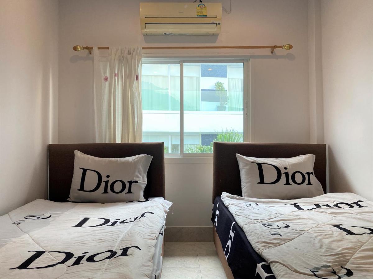 Som Guesthouse Patong Buitenkant foto