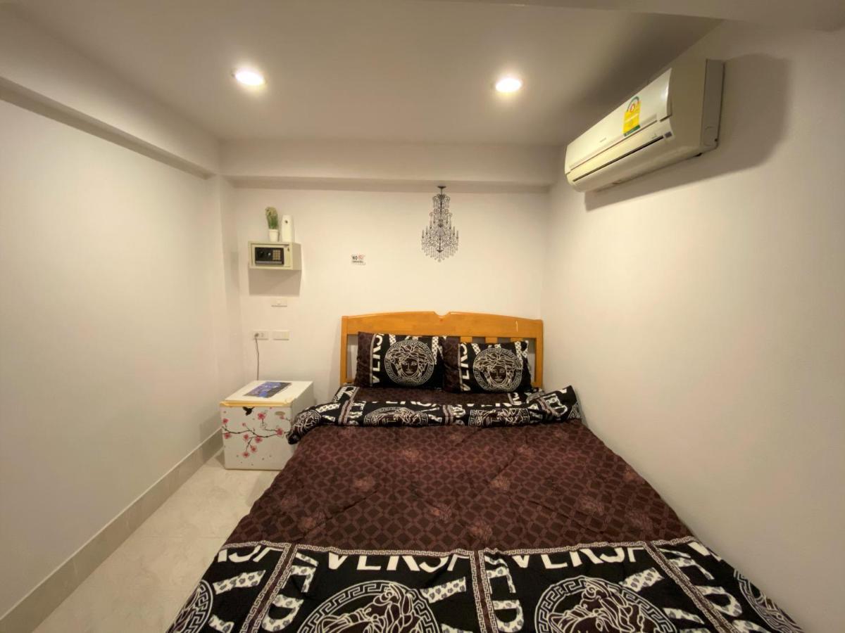 Som Guesthouse Patong Buitenkant foto