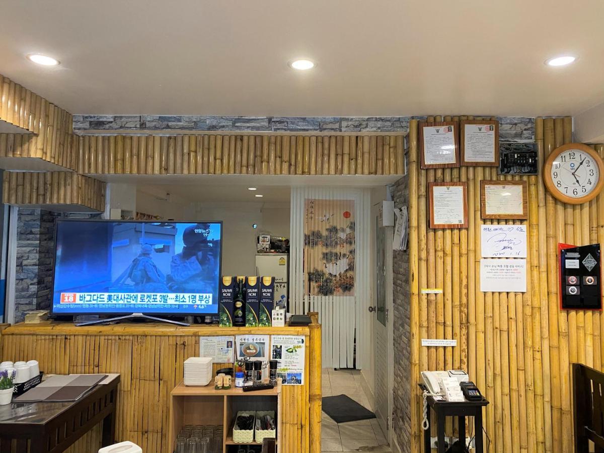 Som Guesthouse Patong Buitenkant foto
