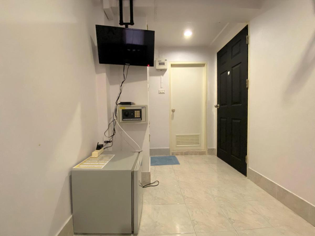 Som Guesthouse Patong Buitenkant foto