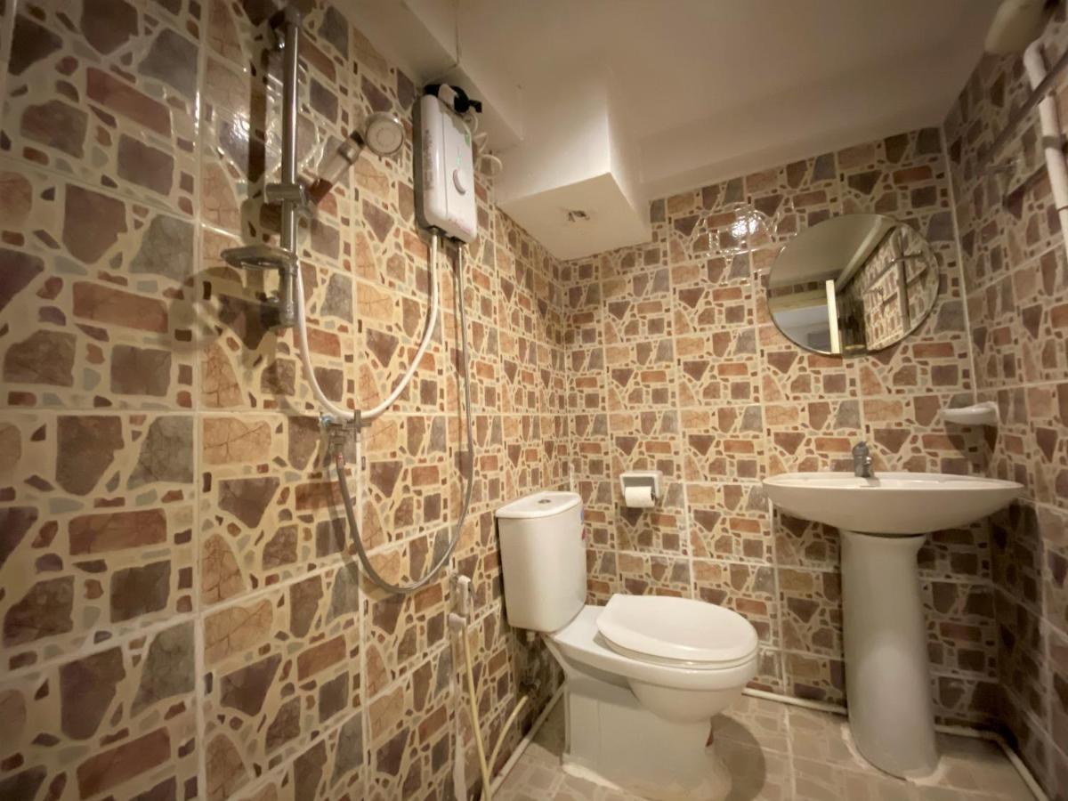 Som Guesthouse Patong Buitenkant foto