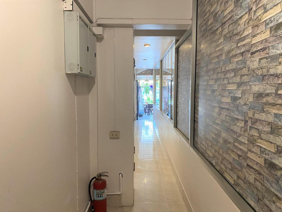 Som Guesthouse Patong Buitenkant foto