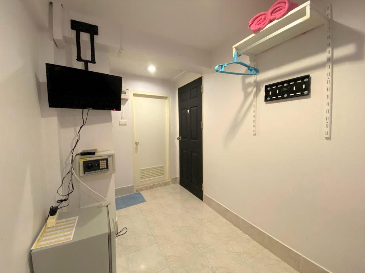 Som Guesthouse Patong Buitenkant foto